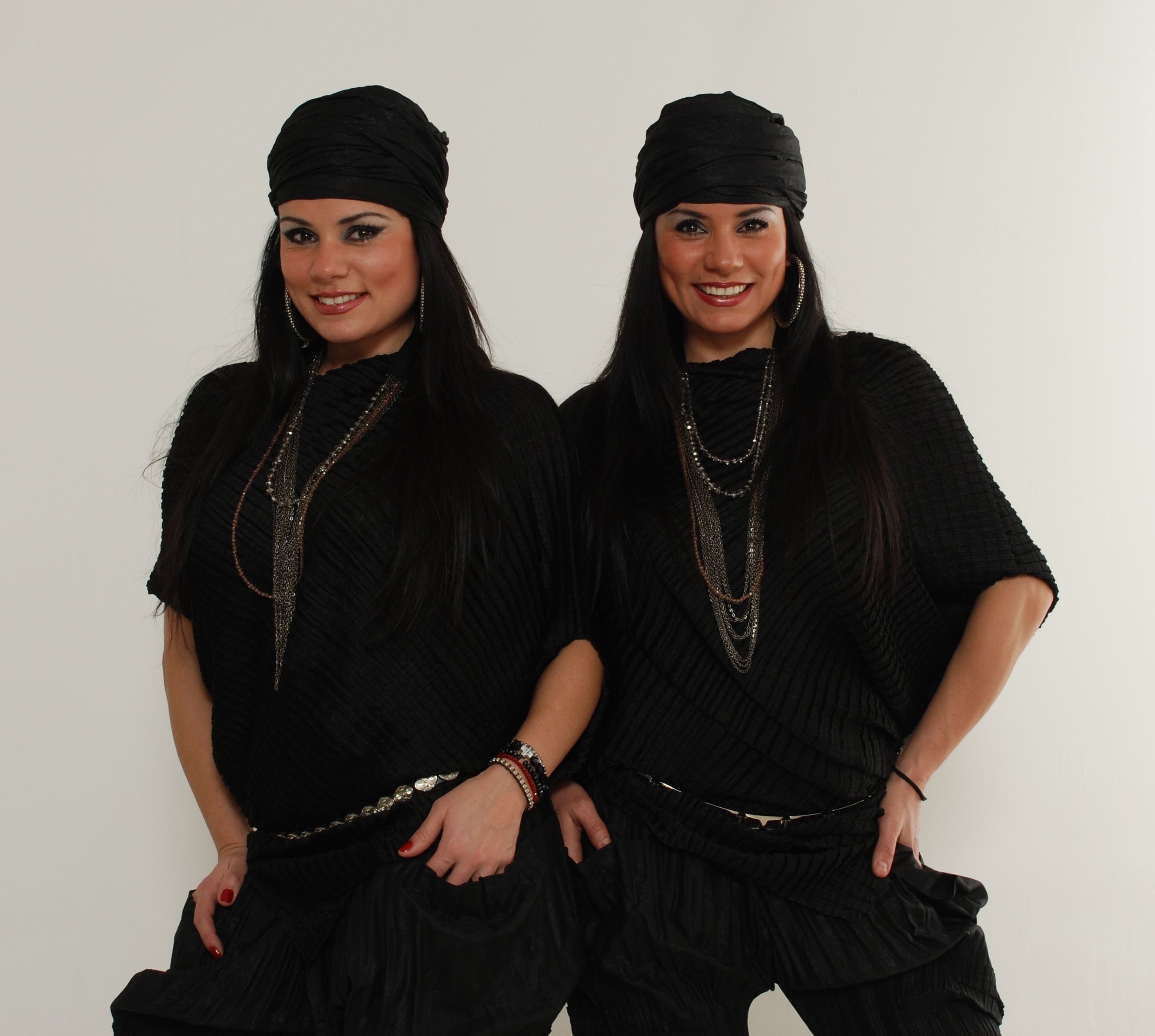 NEPOATELE PĂRINTELUI GALERIU. Gemenele de la X Factor, The Twins